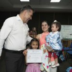 El Gobernador Acompañò a 30 familias en su grado » Madres Canguro «