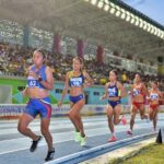 Los juegos nacionales.avanzan a buen ritmo. Con la presencia de los secretarios de deporte de Pereira, Gustavo Rivera, del<br>departamento Luis Eduardo Duque, así como la secretaria de infraestructura de la<br>Gobernación de Risaralda Mónica Saldarriaga, se realizó en el Concejo de Pereira una<br>sesión de la comisión accidental encargada de hacer seguimiento a la ejecución de los<br>juegos nacionales para el 2023.<br>Los funcionarios coincidieron en afirmar que los recursos están disponibles para concluir los<br>escenarios deportivos y que tanto la Gobernación de Risaralda como la Alcaldía de Pereira<br>le cumplirán a la ciudad y al país con la realización de los juegos nacionales.<br>El coordinador de la comisión accidental, Carlos Mario Gil, dijo que hay que agilizar el<br>proceso de las licencias de construcción porque los trámites administrativos son muy lentos.<br>También preguntó sobre los recursos que se tienen destinados para la inauguración de los<br>juegos nacionales. Igualmente, manifestó su inquietud por la construcción del coliseo<br>multipropósito que hasta el momento no tiene financiación, lo cual es muy preocupante<br>porque el tiempo sigue acortándose y los trámites son muy demorados.<br>Por su parte el concejal Esteban Gañán dijo que el Concejo hace la labor de control y ha<br>autorizado los recursos necesarios para comprometer vigencias futuras para los escenarios<br>deportivos. Agregó que hace falta un plan de medios muy fuerte a nivel nacional donde<br>Pereira esté en todos los periódicos y medios nacionales y se desarrolle una campaña<br>constante para generar la expectativa de las justas deportivas.<br>Para el concejal Wilfor López hay una incertidumbre y desconfianza en la ciudadanía de que<br>lo juegos no se van a llevar a cabo, pero los concejales sí confían en que se van a realizar.<br>También indagó sobre las licencias de construcción de los escenarios porque hasta el<br>momento no se cuenta con ellas y es muy importante adelantar esas licencias. Además<br>preguntó si ya se tiene la autorización de la comisión de patrimonio del municipio para<br>modificar los dos coliseos de la ciudad.<br>El concejal Samir Castro propuso realizar una fuerte campaña publicitaria para promover los<br>juegos a nivel nacional. Pidió, además, que la Secretaría de Cultura se vincule a la<br>organización para desarrollar actividades y que la gente que va a llegar a la ciudad conozca<br>las muestras de cultura, danza, teatro, baile y así articular el deporte con la cultura y hacer<br>de este evento una gran fiesta artística.