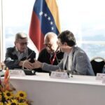 Con alivios humanitarios el Gobierno y el Eln buscan garantizar retorno de desplazados y poner fin a confinamientos en el Medio Calima y Medio San Juan.