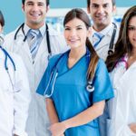 Sábado 3 de diciembre 2022 . Día Internacional del Médico. POR EL ESCRITOR, COLUMINSTA, COMUNICA DOR SOCIAL PERIODISTA PRESIDENTE PERIODISTAS DE RISARALDA PRI. RUBÉN DARÍO FRANCO NARVÁEZ. El 3 de diciembre se celebra el Día Internacional del Médico. Una fecha decretada para homenajear al médico que descubrió el mosquito transmisor de la fiebre amarilla, el cubano Carlos Finlay Barrés y un tributo a todos los profesionales de la medicina que, día a día, se esfuerzan por brindar atención médica a la población mundial.<br>¿Por qué se celebra el Día Mundial del Médico? -La celebración, de lo que en un principio se llamó Día Panamericano del Médico, nació en el año 1946 gracias a la Confederación Médica Panamericana con la finalidad de rendir un merecido homenaje al destacado médico de origen cubano Carlos Finlay Barrés y dar a conocer su valioso trabajo, como fue descubrir el mosquito transmisor de la fiebre amarilla llamado Aedes Aegypti.<br>Este destacado doctor y científico contribuyó a salvar la vida de los soldados americanos, así como de la población civil en América Latina. Por todas sus aportaciones a la medicina, se decidió que el 3 de diciembre, día de su natalicio, fuera una fecha dedicada a la profesión que dignamente representó para dejar un gran legado a la humanidad.<br>Para conquistar la felicidad, debemos vencer el rostro del mal y mirar –con alegría- el espejo de la sonrisa. SONRÍA, SONRÍA, SONRÍA… CON AMOR Y ALEGRÍA, AGRADECIÉNDOLE A DIOS CADA SEGUNDO DE VIDA. –RUBÉN DARÍO FRANCO NARVÁEZ.<br>Un Villancico por cada día de diciembre: LOS PECES EN EL RÍO<br>La Virgen se está peinando<br>Entre cortina y cortina<br>Sus cabellos son de oro<br>Y el peine de plata fina