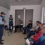 PERSONAL DEL INSTITUTO DE MOVILIDAD ADELATAN CHARLAS SOBRE EDUCACIÓN VIAL.