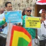 LIDERES COMUNALES DE. PEREIRA SE CONGREGAN EN UN MISMO<br>ESCENARIO PARA CELEBRAR DÍA DE LA ACCIÓN COMUNAL<br> La ley 2166 de 2021 fue entregada en cartilla a los dignatarios de las Juntas<br>de Acción Comunal.<br>El Gobierno de la Ciudad, a través de la Secretaría de Desarrollo Social y Político,<br>celebró el Día de la Acción Comunal con los presidentes de las juntas de acción<br>comunal de Pereira que tienen a la fecha auto de reconocimiento vigente.<br>Durante el evento se hizo reconocimiento al compromiso y entrega hacia las<br>comunidades que representan y los asistentes disfrutaron de presentaciones<br>culturales que animaron la jornada entre amigos comunales.<br>“Es para nosotros un orgullo contar con su presencia, el Gobierno de la Ciudad viene<br>trabajando de la mano con cada uno de ustedes y es de esta manera que día a día<br>está Desarrollo Social y la Oficina de Gestión Comunitaria con las puertas abiertas<br>para despejar todas las dudas y para que dentro de nuestras competencias<br>podemos dar respuesta a las necesidades que ustedes nos llevan desde cada uno<br>de sus barrios”, expresó Ángela María Rubio, Secretaria de Desarrollo Social de<br>Pereira.<br>Durante el evento se reconocieron los actores que con sus acciones han fortalecido<br>la acción comunal en la ciudad. “Muy complacida el día de hoy, hoy estamos<br>celebrando el día de la acción comunal, el lugar maravilloso, hoy estamos recibiendo<br>de parte de la Alcaldía de Pereira, la cartilla donde está redactada la Ley 2166 del<br>18 de diciembre de 2021, está Ley modifica y organiza todo lo que tiene que ver con<br>la organización comunal, reglamenta además todo el proceso de elecciones. De<br>manera muy especial el lugar donde se está realizando el evento hermoso, la<br>atención maravillosa, al señor Alcalde, a la Secretaría de Desarrollo Social y todo el<br>equipo de gestión comunitaria mil y mil gracias”, expresó María Isabel Gutiérrez<br>Gutiérrez, presidenta de la Federación de Juntas de Acción Comunal de Pereira.<br>Por su parte, los asistentes al evento agradecieron a los organizadores por tenerlos<br>en cuenta y reconocerles la labor. “Me parece muy grato un día donde haya este<br>tipo de integración y nos tengan en cuenta como líderes sociales y representantes<br>dignos de las comunidades, en ese orden de ideas este tipo de actividades me<br>gustaría que se repitieran” dijo Pedro Antonio Ospina Salazar, presidente de la Junta<br>de Acción Comunal de la Ciudadela Comfamiliar, Etapa I.<br>Con esta celebración el Gobierno de la Ciudad da cumplimiento a la ley 2166 de<br>2021, a las metas del Plan de Acción de la administración y a la Política Pública de<br>Organismos Comunales.<br>DATO DE INTERÉS<br>La expedición de la ley 2166 de 2021 obliga un proceso de transición y adaptación<br>a la Ley, el cuál será el reto para la Organización comunal y para el Gobierno de la<br>Ciudad, en dicha norma se destacan aspectos de interés como las garantías para<br>la participación democrática juvenil y de la mujer en la acción comunal; siendo estos<br>dos, faros fundamentales del Plan de Desarrollo del Gobierno de la Ciudad”, afirmó<br>Rubio Mejía