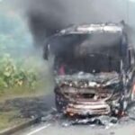 Quemaron otro bus en la vía Risaralda – Chocó y suspenden el servicio de transporte