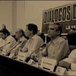 Gobierno Nacional y la organización Segunda. Marquetalia anuncian el inicio formal de un proceso de pazFoto: @ComisionadoPazMediante un comunicado, las partes solicitan a los gobiernos de la República de Cuba, del Reino de Noruega y de la República Bolivariana de Venezuela sus buenos oficios para el desarrollo del proceso.Bogotá D.C., 9 de febrero de 2024El Gobierno Nacional y la organización armada Segunda Marquetalia anunciaron el inicio formal de un proceso de “diálogos sociopolíticos” que conduzca a la firma de un acuerdo de paz.El anuncio lo hicieron a través de un comunicado firmado por el alto comisionado para la paz, Otty Patiño Hormaza, el comandante de la Segunda Marquetalia, Iván Márquez, y el embajador de la República Bolivariana de Venezuela en Colombia, Carlos Martínez Mendoza.Vea también: La Paz Total no es tarea exclusiva del Gobierno ni de unos pocos, es de toda la ciudadanía de Colombia: Presidente PetroEn el documento hacen referencia al desarrollo de “manera inmediata” de “acuerdos previos para el desescalamiento del conflicto y puesta en marcha de transformaciones para la construcción social y ambiental del territorio, definición de agenda y protocolos de negociación”.También solicitan a los gobiernos de la República de Cuba, del Reino de Noruega y de la República Bolivariana de Venezuela sus buenos oficios para el desarrollo del proceso.Y piden el acompañamiento en el proceso al representante especial del Secretario General de la Organización de las Naciones Unidas en Colombia y a la Conferencia Episcopal de Colombia.Vea también: Apoyo unánime del Consejo de Seguridad de la ONU a la política de Paz Total“Manifestamos nuestro interés en impulsar la conformación de zonas fronterizas de paz, en las que se estimulen nuevas economías, relacionamientos no depredadores de la naturaleza y del medio ambiente, se respeten y garanticen los derechos de la población en general y de los pueblos étnicos en particular, y se propicie la integración y la fraternidad entre pueblos y naciones fronterizas hermanas”, se lee en el texto del comunicado.