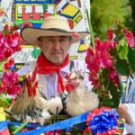 GALLINAS DE MARSELLA, GRANDES PROTAGONISTAS DE LAS FIESTAS DE LA AMISTAD.