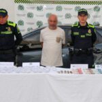 En el municipio de Dosquebradas es capturada una persona con base de coca y dinero.