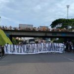Caos vial en Pereira por protesta de hinchas del Deportivo Pereira.