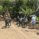 El Batallón de Montaña N.°5, apoyan a la comunidad de La Rochela en Calarcá, Quindío.