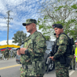 Ejército Nacional despliega en el Eje Cafetero la campaña «Viaje Seguro, su Ejército está en la vía» durante Semana Santa.